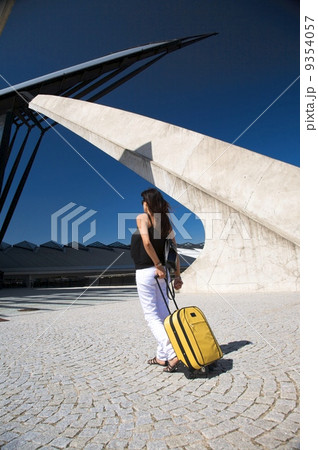 white jeans woman traveller white jeans woman traveller 9354057