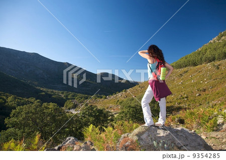 rucksack woman over valley 9354285