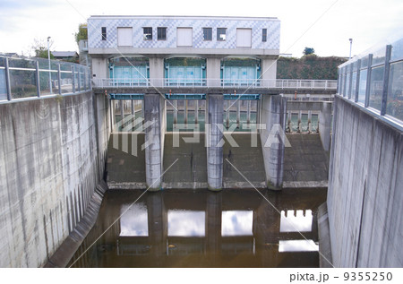 帷子川分水路の可動堰 9355250