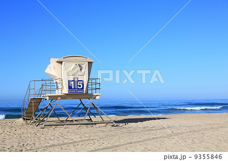 カリフォルニアの青い空とビーチ 9355846