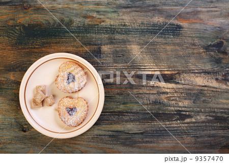 Saucer with cookies and sugar. 9357470