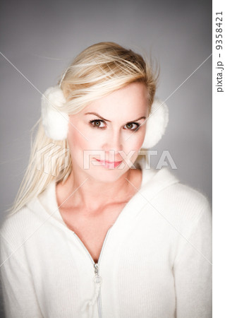 beautiful blonde girl 9358421