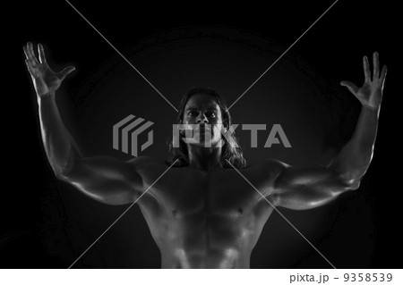 Dramatic image of a beautifully sculpted bodybuilder 9358539