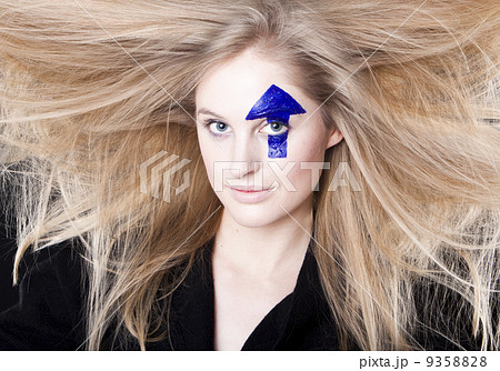 WINDBLOWN HAIR AND ARROW 9358828