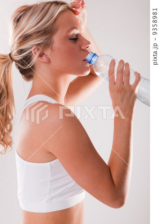 drinking water 9358981