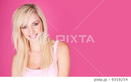 blonde smile 9359254