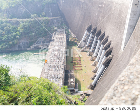 concrete dam 9360689