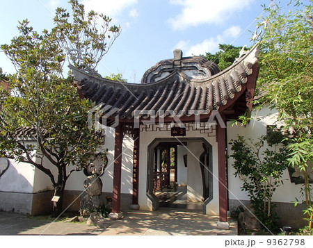 沖縄、福州園、園門構え 9362798