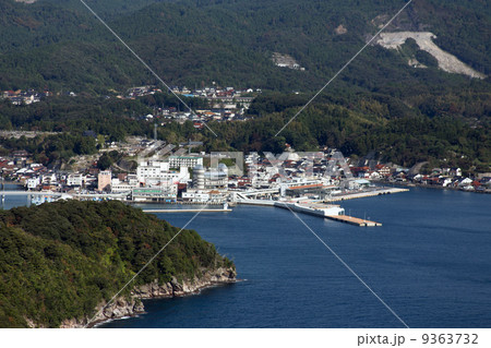 島根県隠岐の島の西郷港を空撮 9363732
