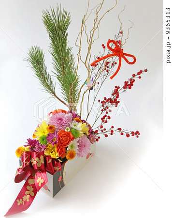 花 フラワーアレンジメント 植物 お正月 結婚 新年 年賀状素材 和 生け花 生花 習い事 の写真素材