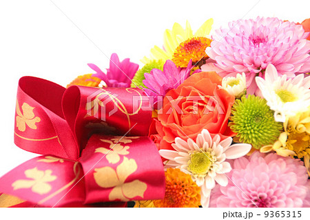 花 フラワーアレンジメント 植物 お正月 結婚 新年 年賀状素材 和 生け花 生花 菊 カラフ の写真素材