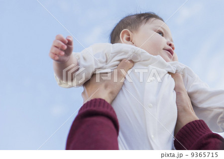 赤ちゃんと父母 赤ちゃんと父母 9365715
