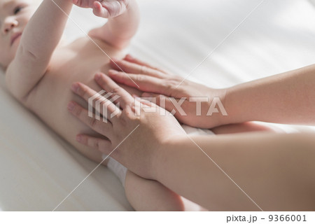 赤ちゃんと父母 赤ちゃんと父母 9366001