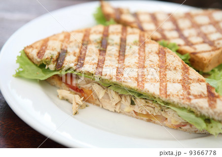 roast chicken sandwich 9366778