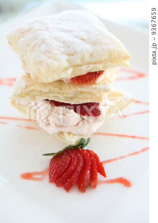 strawberries and custard millefeuille desert 9367659