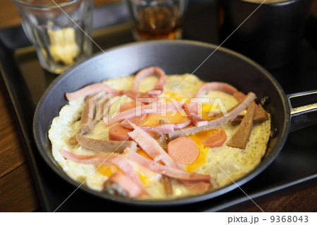 fried egg stuff with hot pan 9368043