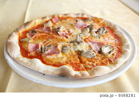 Pizza ham and mushroom Pizza ham and mushroom 9368281