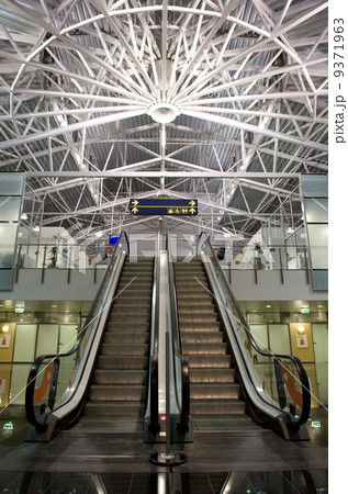 Modern airport interior Modern airport interior 9371963