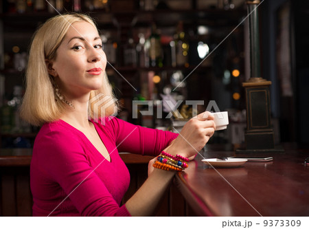 woman with a cup of coffee 9373309