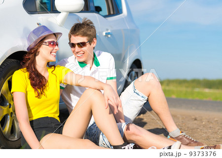 young couple 9373376