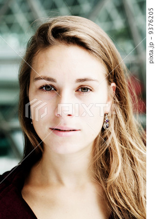 business portrait woman 9376205