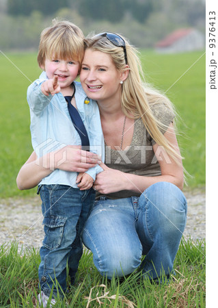 mother son outdoors 9376413