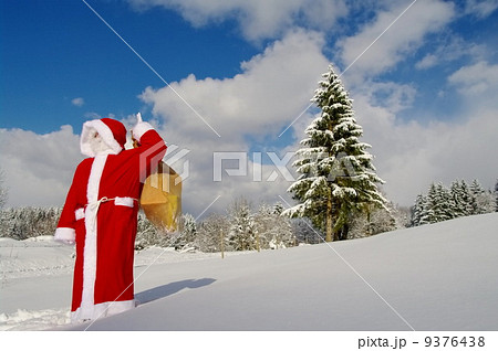 Santa Claus outdoors Santa Claus outdoors 9376438