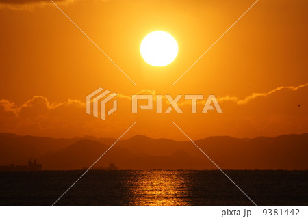 房総半島から上る朝日、三浦海岸から3 房総半島から上る朝日、三浦海岸から3 9381442