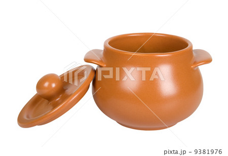 Open clay pot 9381976