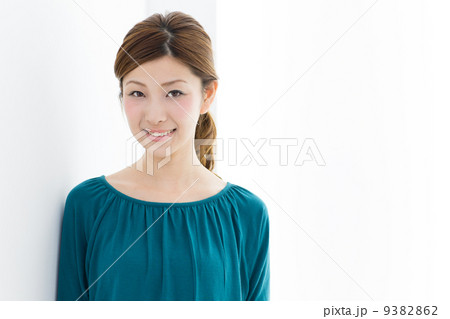 リラックスする女性 9382862