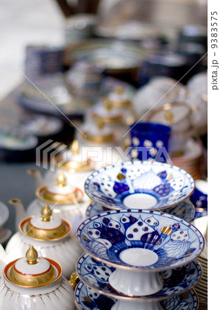 teapots and plates 9383575