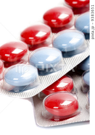 red and blue pills in plastic blister 9383651