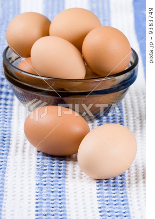 brown eggs 9383749
