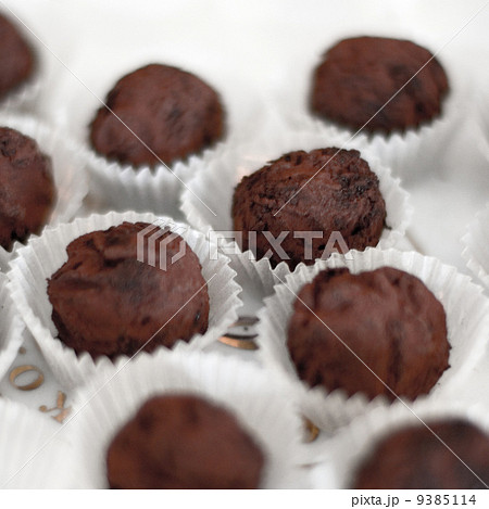 chocolate truffles chocolate truffles 9385114