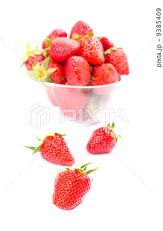 strawberries in the bowl 9385409