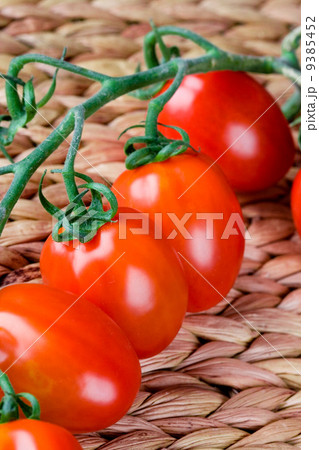 fresh tomatoes bunch 9385452