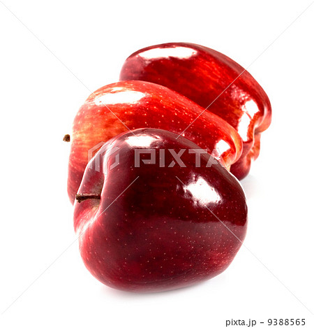 three red apples three red apples 9388565