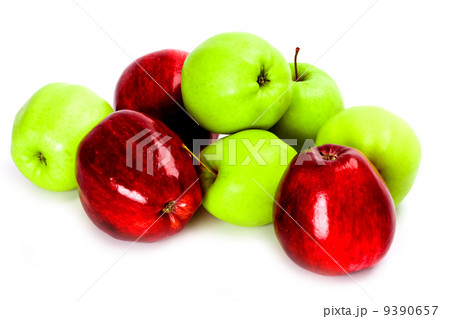 heap of green and red apples 9390657