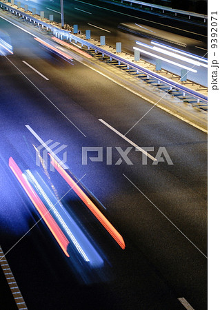 夜の高速道路 9392071