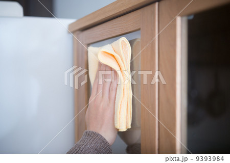 食器棚を掃除 食器棚を掃除 9393984