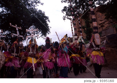 ドゴン族の仮面ダンス 9395160