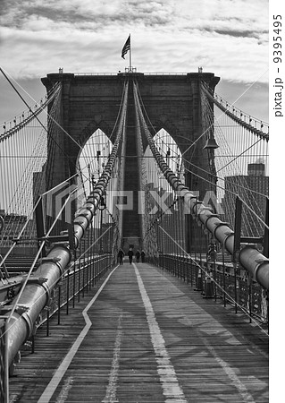 Brooklyn Bridge in New York 9395495