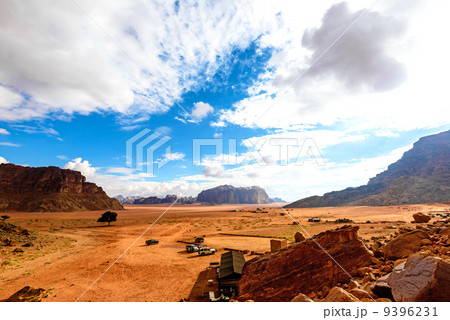 ヨルダンの砂漠(ワディ・ラム、ロレンスの泉より) ヨルダンの砂漠(ワディ・ラム、ロレンスの泉より) 9396231