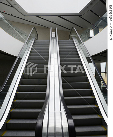 empty escalator 9396398