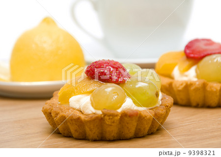 cake with fruit close up 9398321