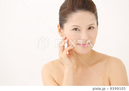 美容・悩む女性 美容・悩む女性 9399105