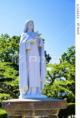 White Maria statue with blue sky3 9399474