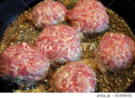 cutlets are fried in pan 9399648