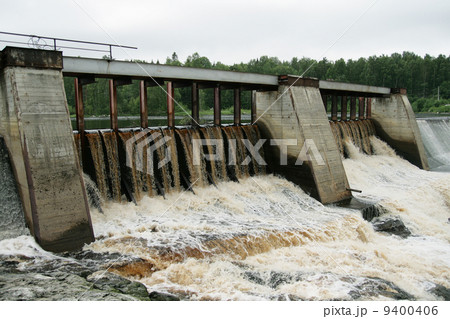 Dam of a hydroelectric power station Dam of a hydroelectric power station 9400406