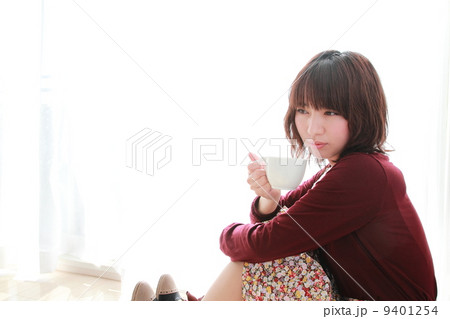 カフェタイムのセミロング美女 カフェタイムのセミロング美女 9401254